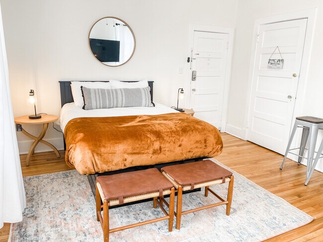 Bed - 2109 Harbert Ave