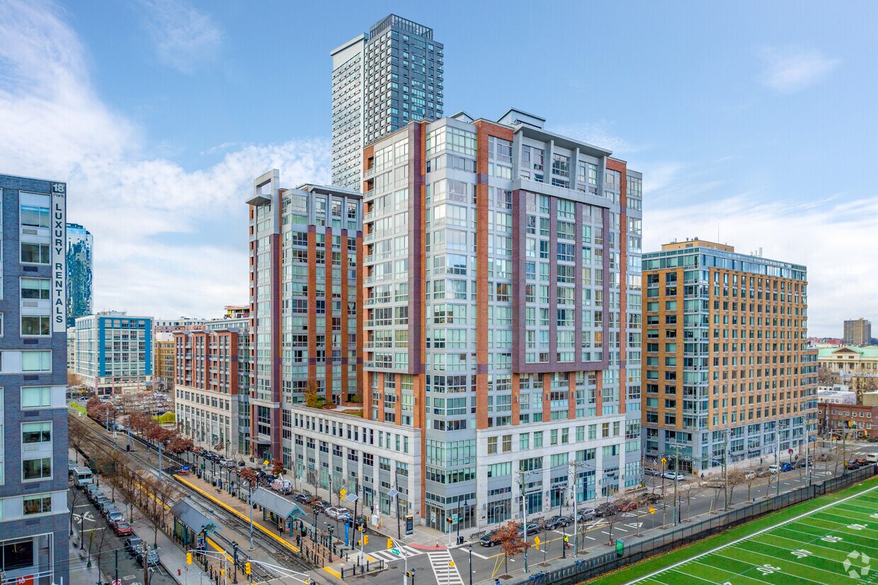 Gull's Cove Apartments in Jersey City, NJ