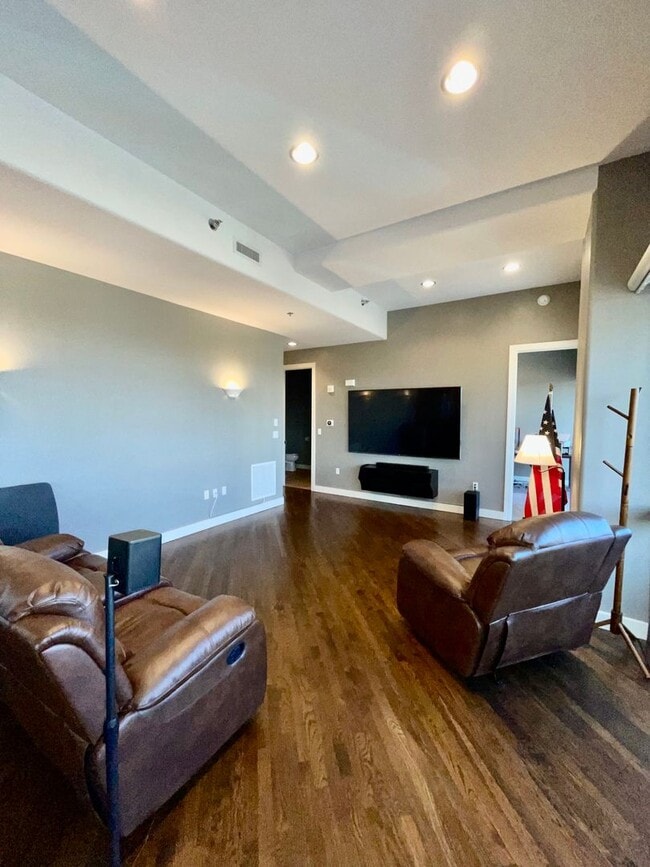 Building Photo - COMING SOON! Stunning 2-Bed, 2-Bath Condo ...