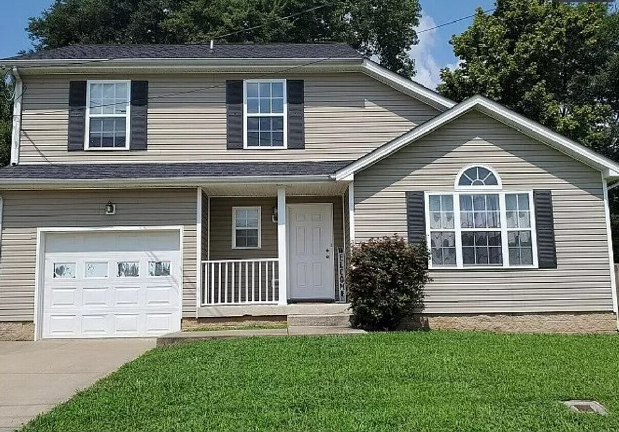 Primary Photo - 3 Bedroom Near Fort Campbell with Large Fe...