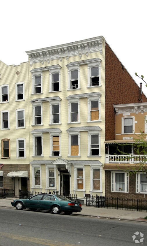 Foto principal - 204 Montrose Ave