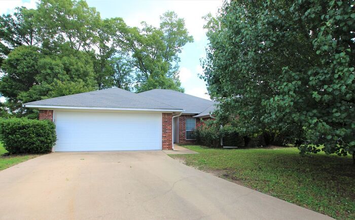 Foto principal - Stunning 4 Bedroom in Tyler! Available Now...