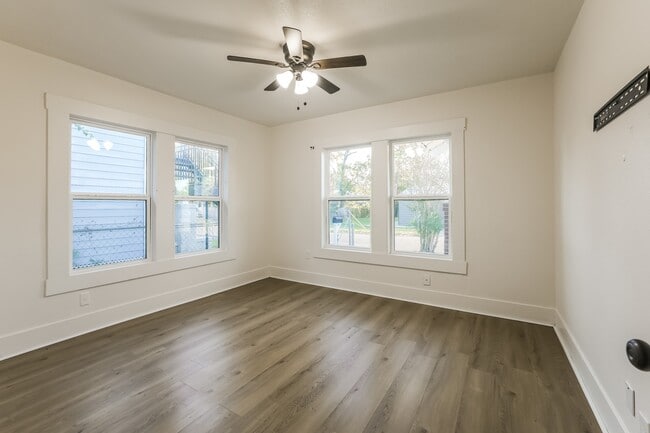 Building Photo - 502 N Jones St