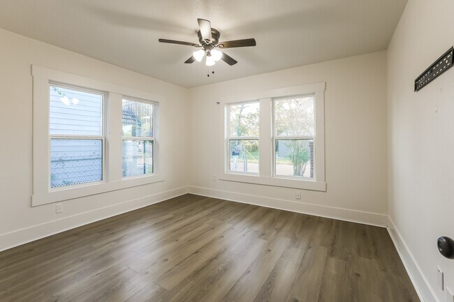 Foto del edificio - 502 N Jones St