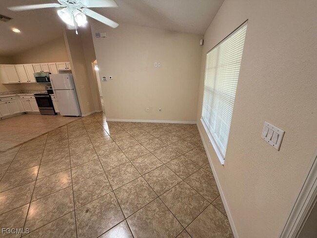 Building Photo - 919 Berg St E