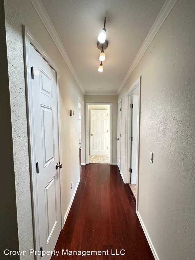 Building Photo - 3 br, 1 bath House - 1615 Thayer Drive