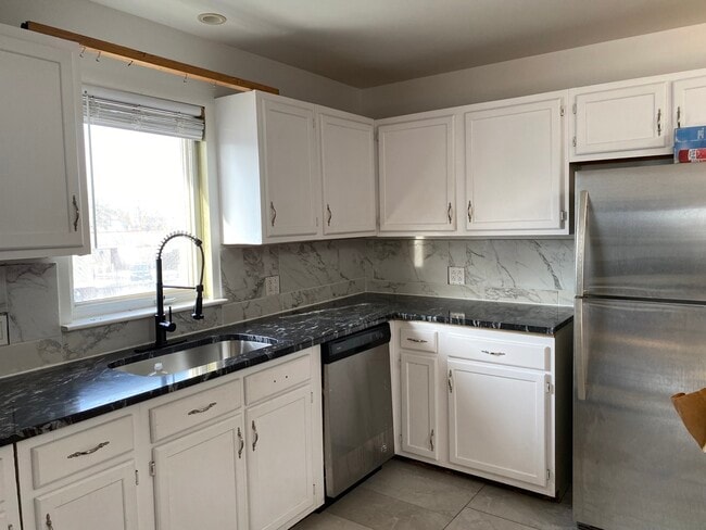 Building Photo - 134 Laidlaw Ave