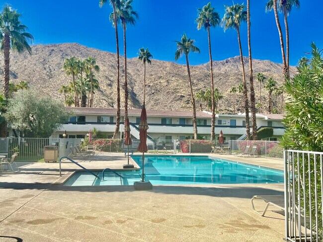 Foto del edificio - 1900 S Palm Canyon Dr