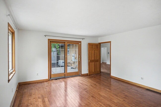 Building Photo - 898 Havendale Dr