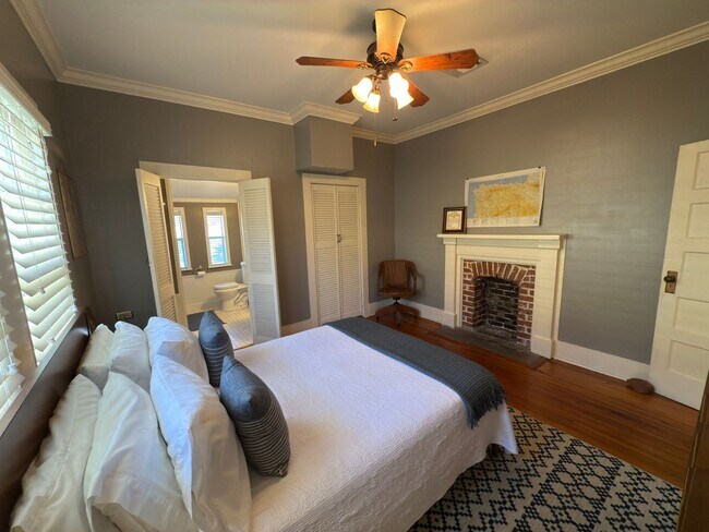 Foto del edificio - Premium Two Bedroom Cottage in the Garden ...