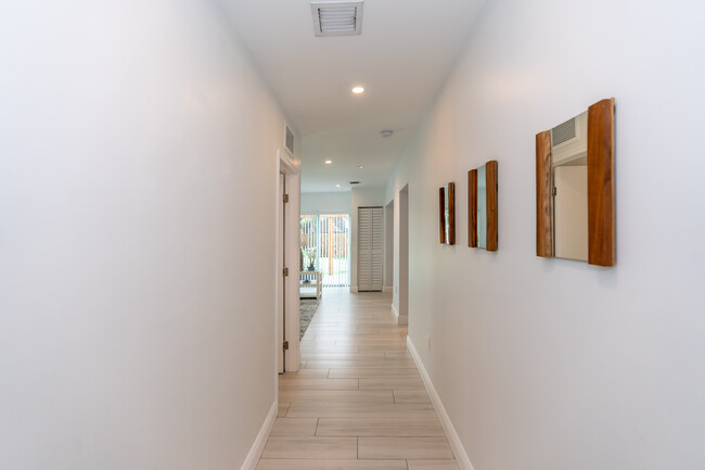 Building Photo - 2306 N 28th Ave