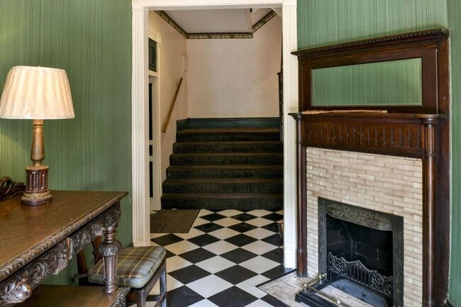 Building Photo - 1454