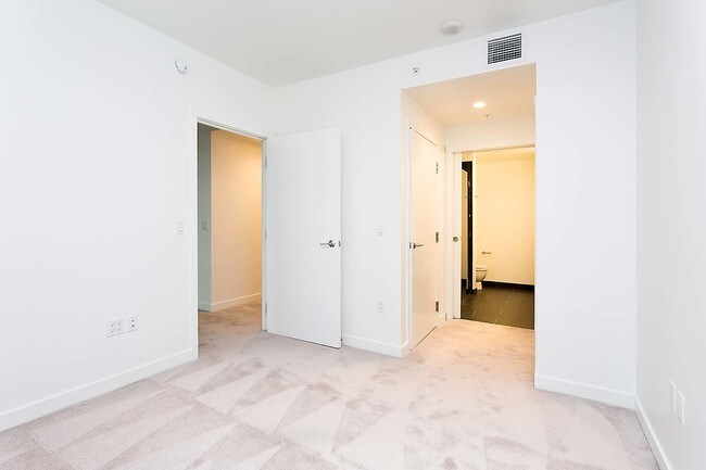 Building Photo - Welcome Home to Rockwell