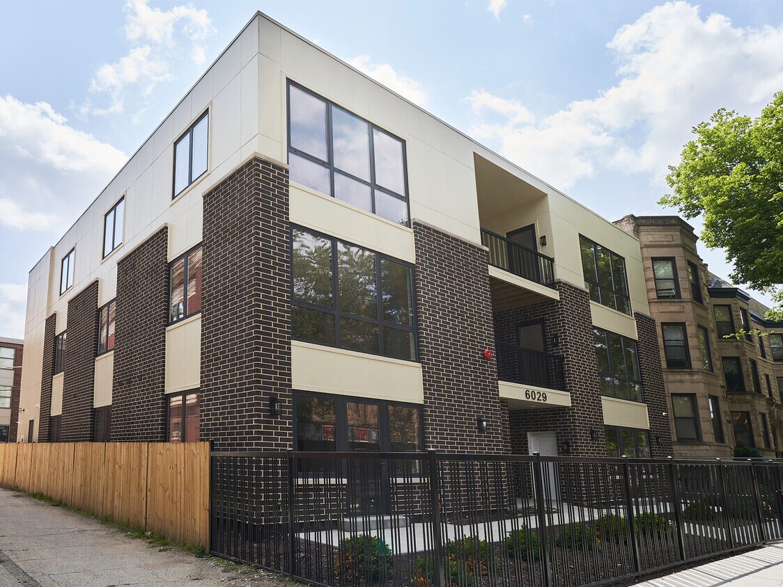 Primary Photo - 6029 S Champlain Ave