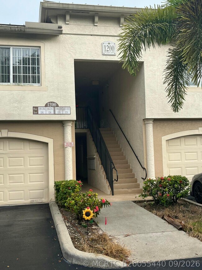 Foto del edificio - 1200 Crestwood Ct S