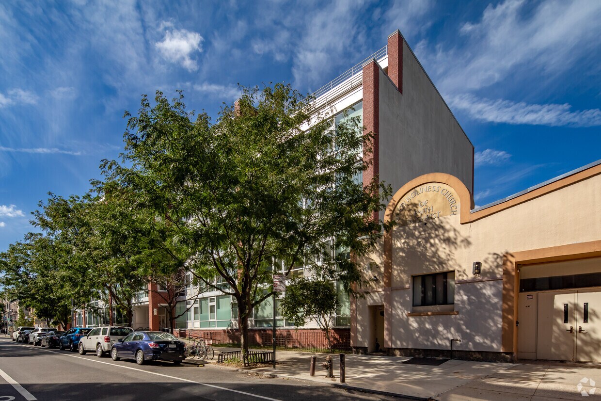 Building Photo - 475 Sterling Pl