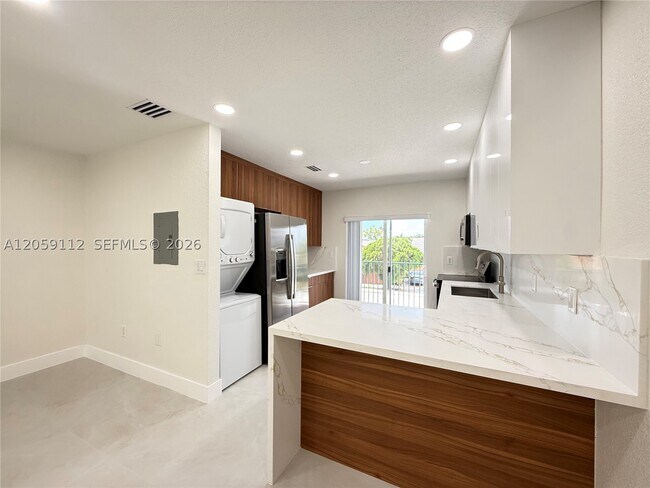 Foto del edificio - 3514 W 76th St