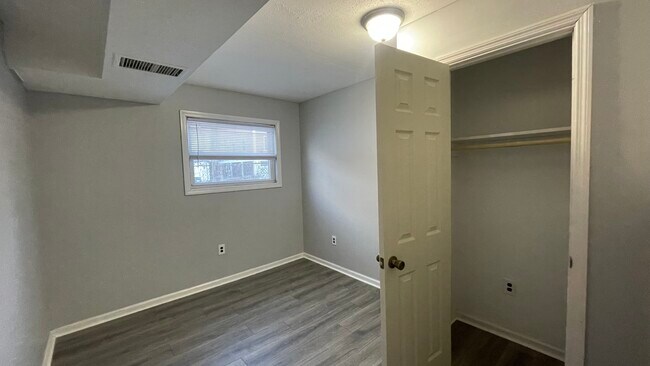 Building Photo - 548 Beach 65th St