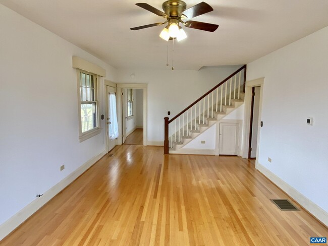 Building Photo - 119 Tanbark Dr