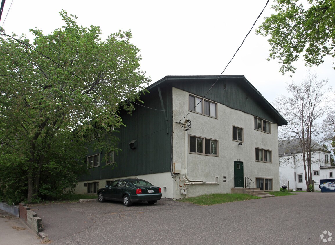 Building Photo - SE Flats I