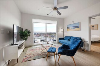 Building Photo - 633 E Main St