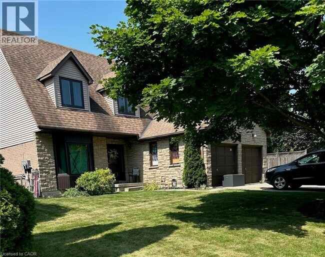 Photo du bâtiment - 18 Golfview Crescent