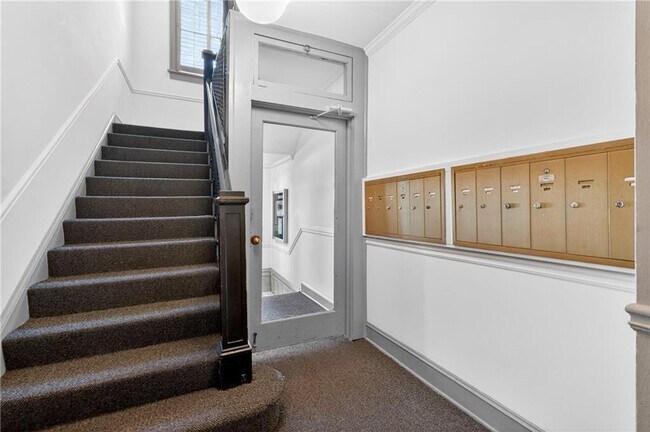 Building Photo - 20 Collier Rd NW