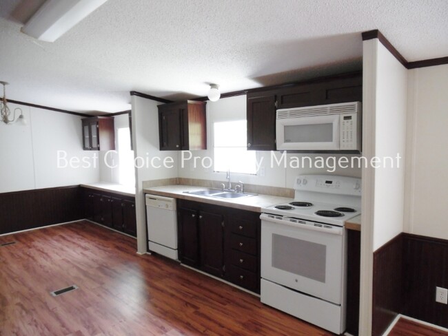 Foto del edificio - 107 Redding Rd