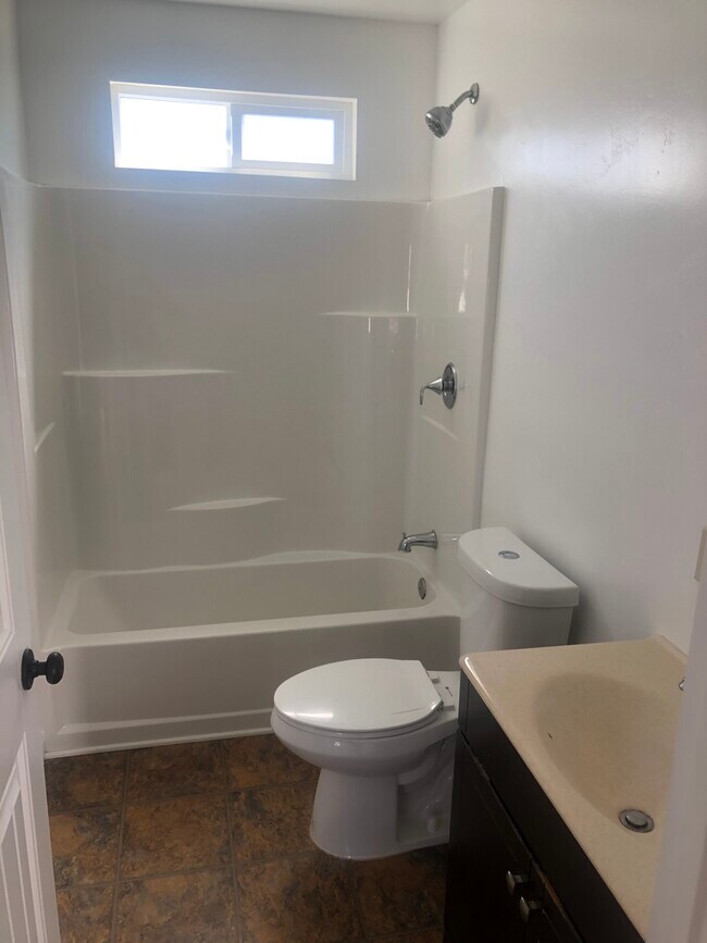 Baño - 1033 Beverly St