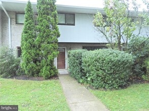 Building Photo - 1518 Manley Rd