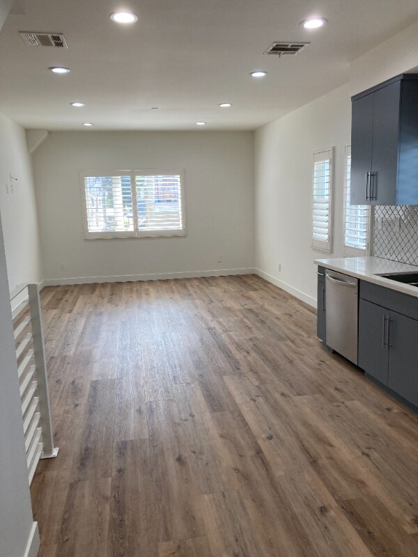 Building Photo - 648 Serrano Ave