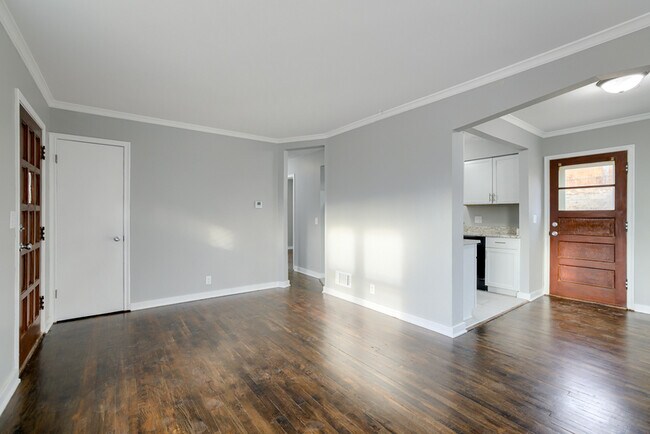 Building Photo - 3414 Forest Lawn Ave