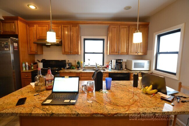 Foto del edificio - 117 Glenville Ave