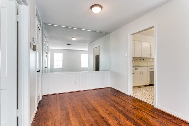 Foto del edificio - 6024 Curzon Ave