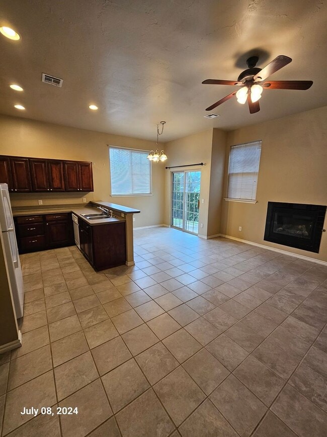 Building Photo - (3) Bed/(2.5) Bath Townhouse in Core Norma...