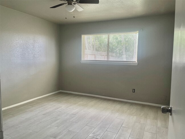 Foto del edificio - 1815 Westwood Dr