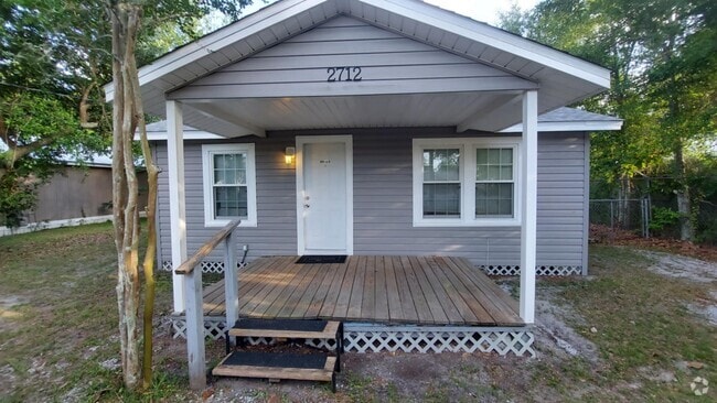 Building Photo - 2712 E 8th Ct