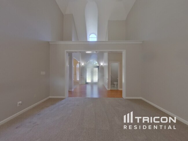 Foto del edificio - 325 Wisteria Blvd