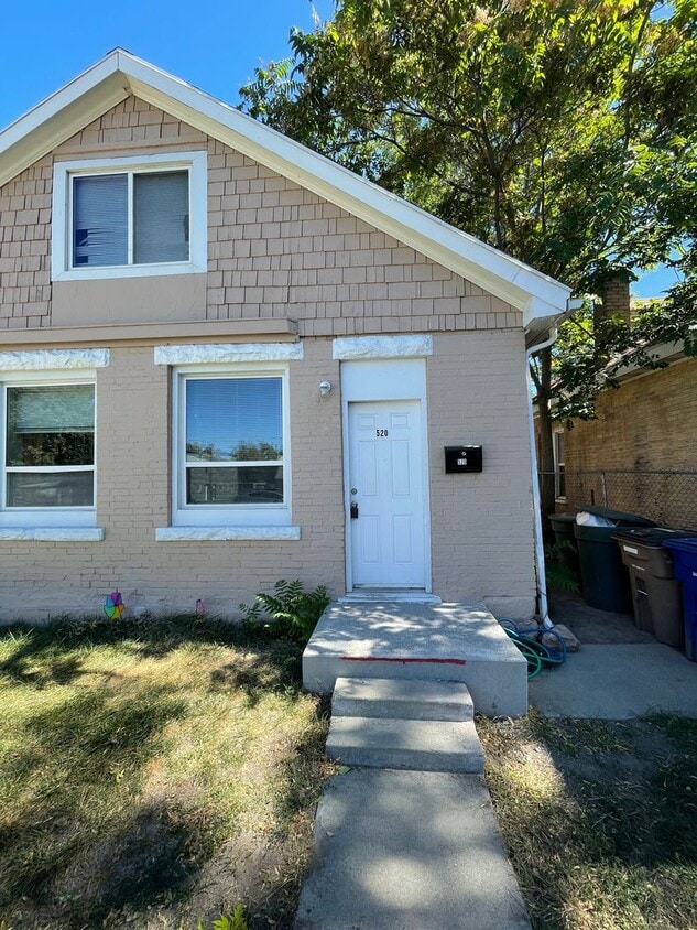Primary Photo - 520 Dexter St W