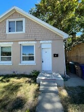 Building Photo - 520 Dexter St W