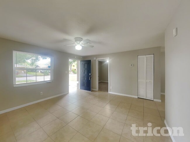 Foto del edificio - 8636 Oriole Ln