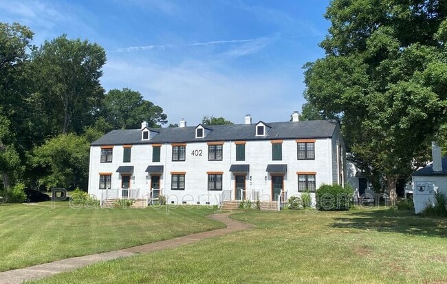 Building Photo - 402 S. Center