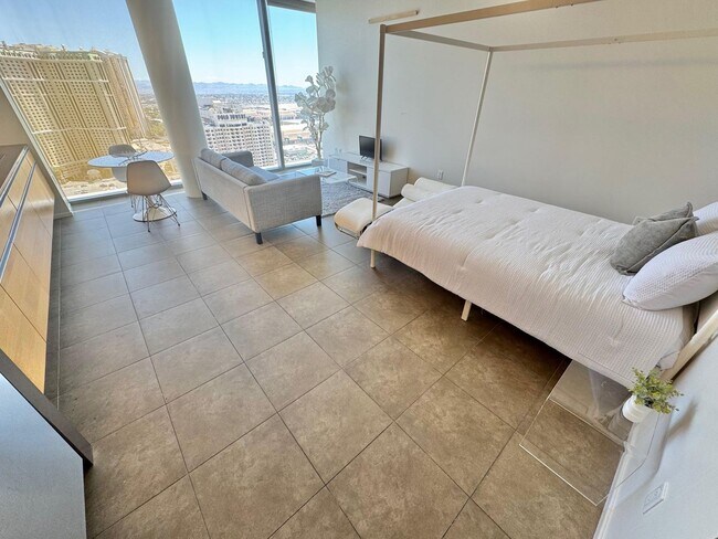 Building Photo - BEAUTIFUL, TURN-KEY HIGH-FLOOR CONTEMPORAR...