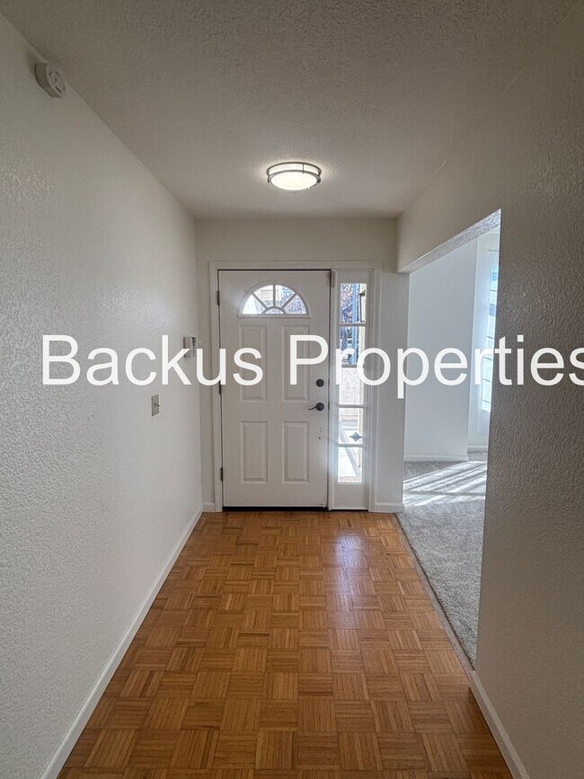 Foto del edificio - Great two-bedroom home at end of cul-de-sac