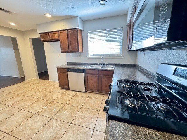 Foto del edificio - 24018 Spring Briar Ln