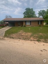 Building Photo - 2113 Meadowview Cir