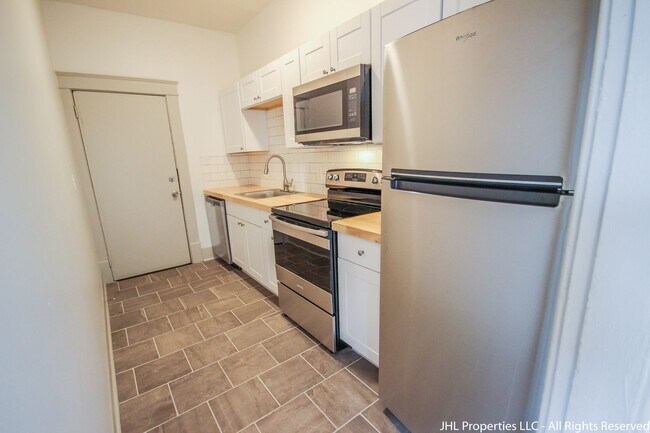 Foto del edificio - Updated 2 Bedroom 1 Bathroom in Downtown C...