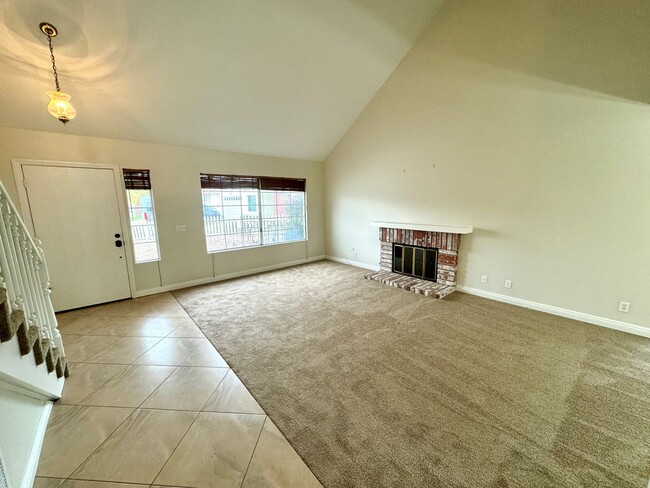 Building Photo - Great 4B/3BA House in Oceanside!