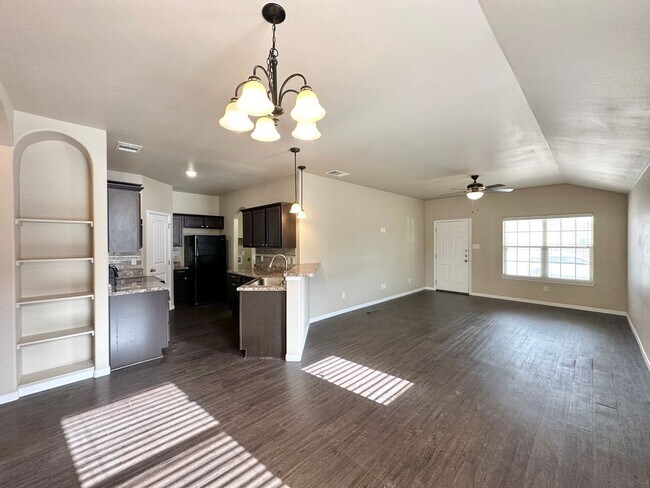 Foto del edificio - 1301 Vanguard Ln