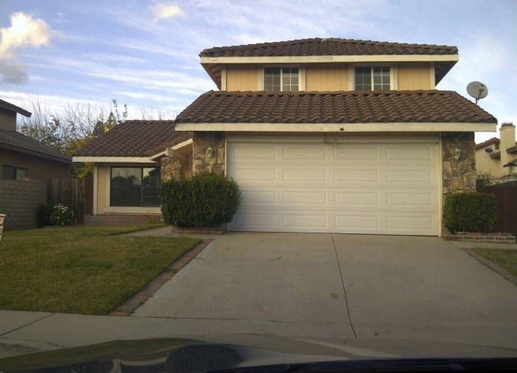 Foto del edificio - !! BIGG TWO STORY HOME MOVE IN READY TODAY !!